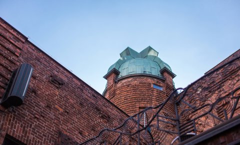 Zeigt das Museum von außen Zeigt das Museum von außen